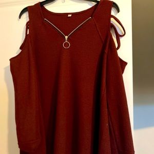 Sexy casual top with cold shoulder sleeves.